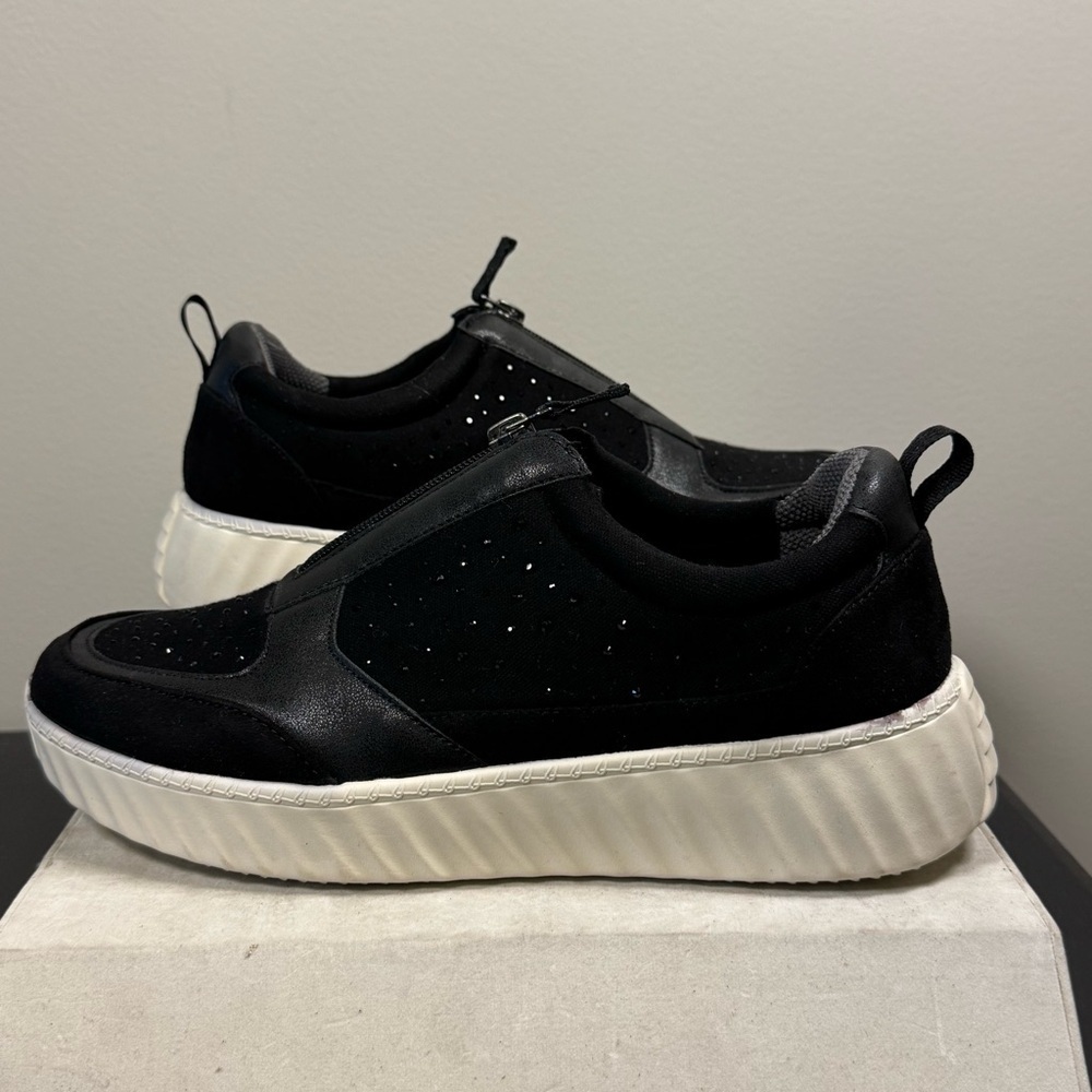 Bzees women’s Black sneakers with zipper top, size 10W, NWOT - Picture 2 of 10